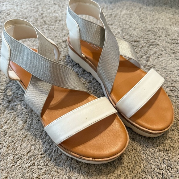 MAKE AN OFFER! 
Nine West Silver and White Sandals with Crisscross Straps - Picture 1 of 2